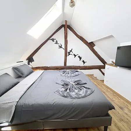 Marloj'home Private Maisonette * 贡比涅