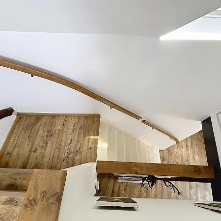 شقة Marloj'home Private Maisonette كومبيينْيِ